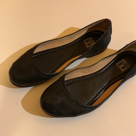 Frye flats - Picture 2 of 5